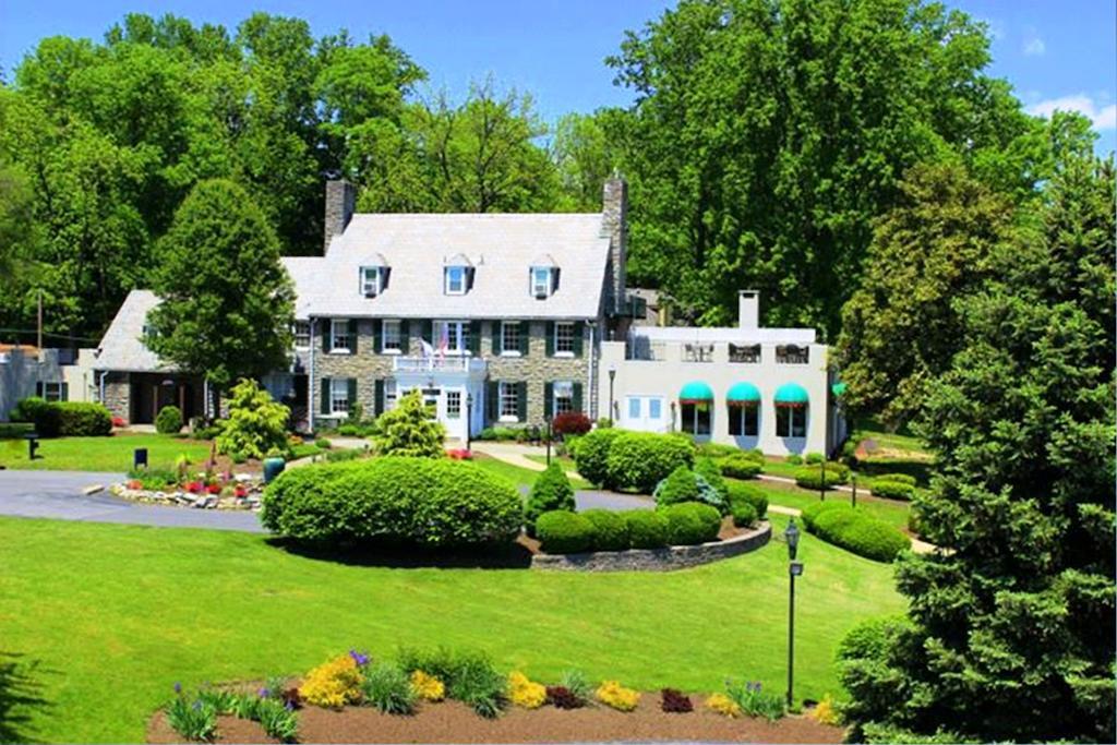 Bavarian Inn シェパーズタウン エクステリア 写真