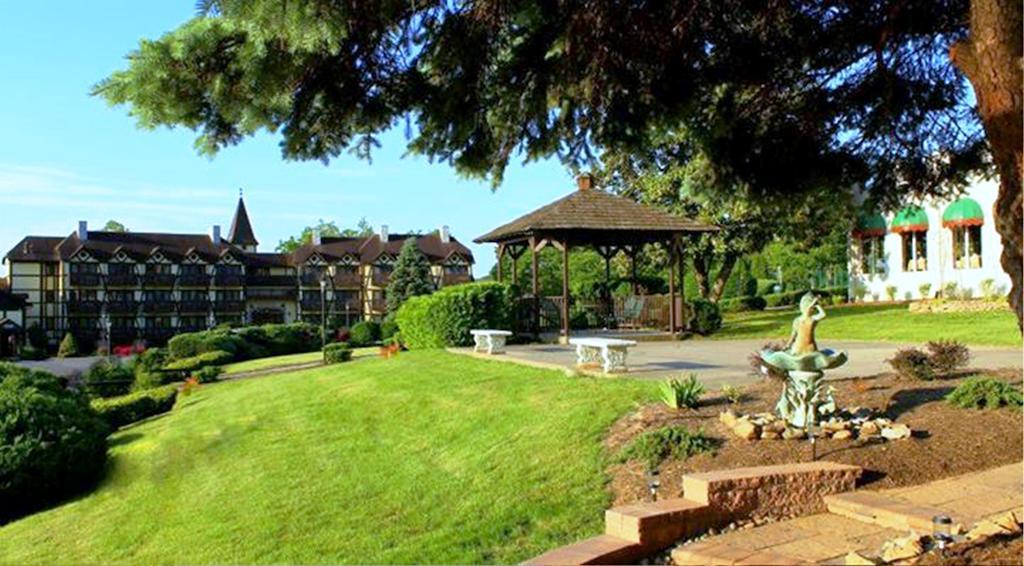 Bavarian Inn シェパーズタウン エクステリア 写真