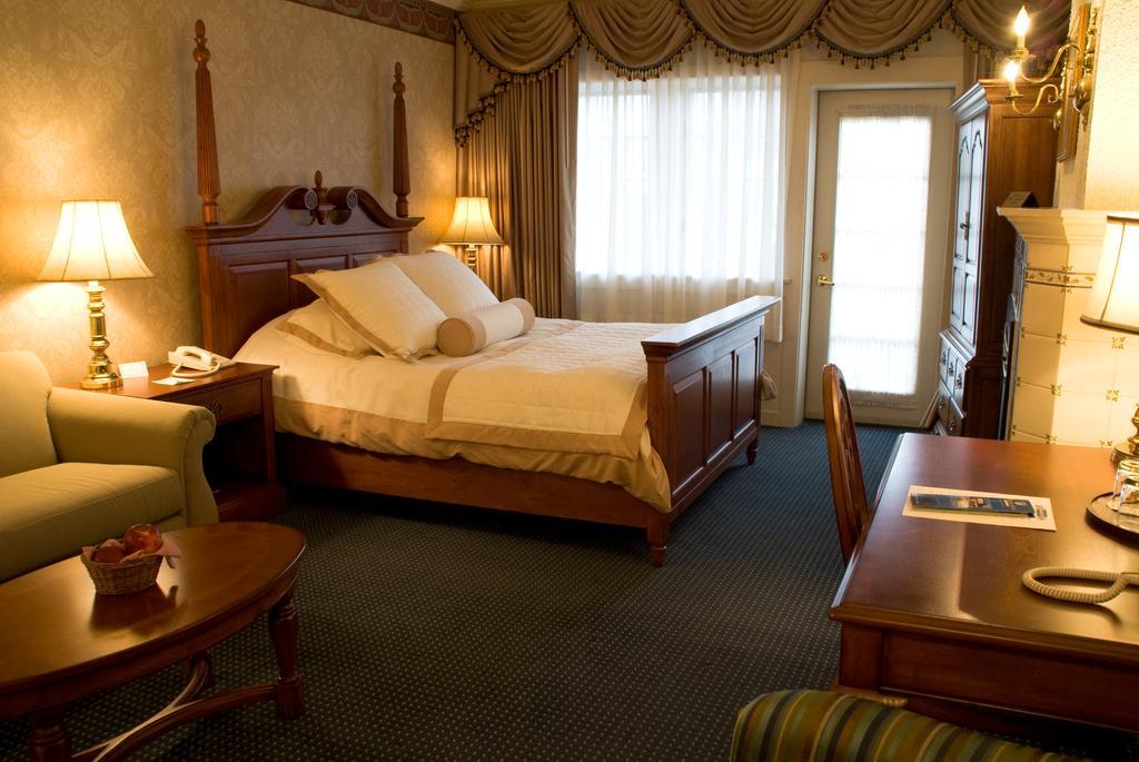 Bavarian Inn シェパーズタウン エクステリア 写真